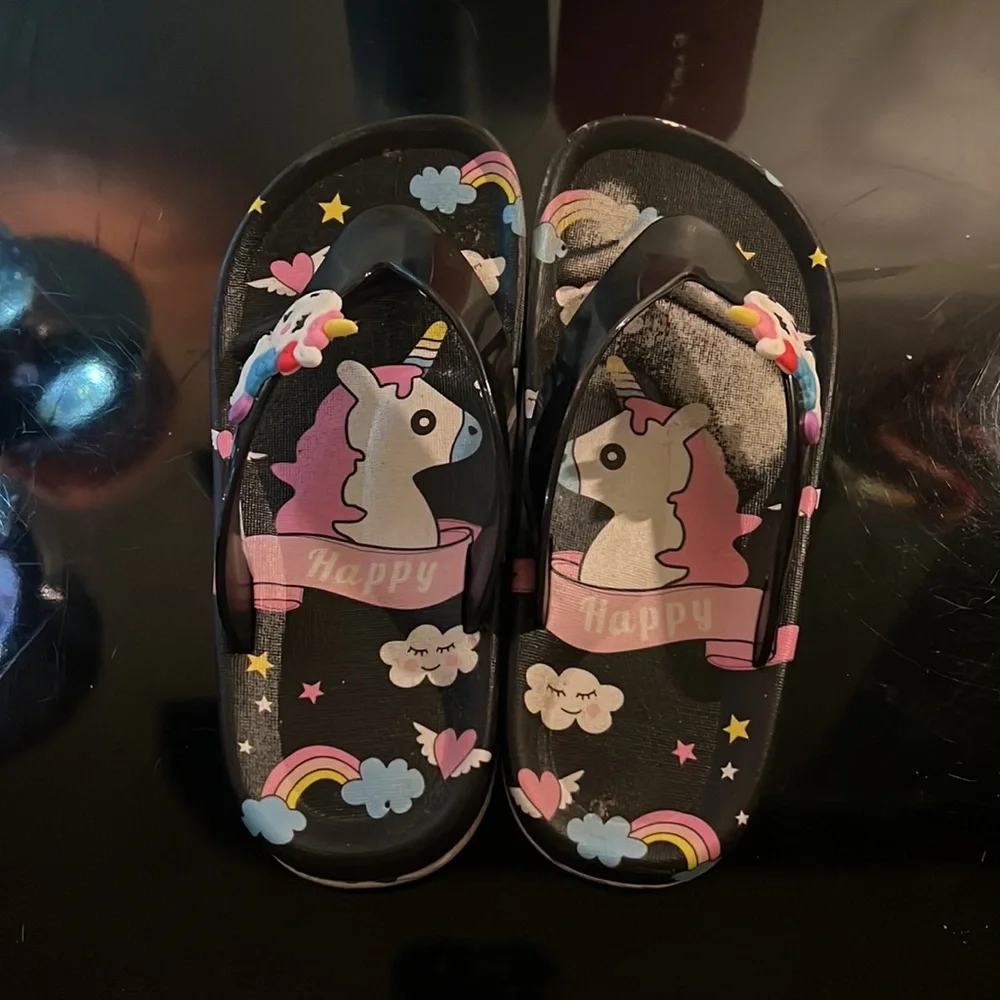 🆑FINAL PRICE‼️ Girls size 30 (12) black unicorn flip flops